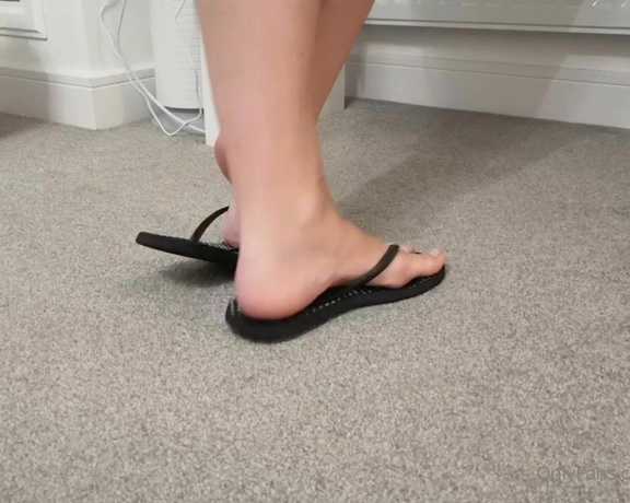 Lou In Heels aka Louinheels OnlyFans - Flip flop POV (custom)