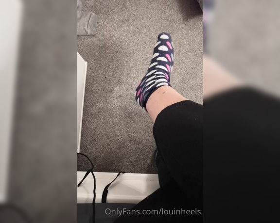 Lou In Heels aka Louinheels OnlyFans - Sweaty work feet reveal Been up since 5am, just this minute taken my socks off, bet theres a few