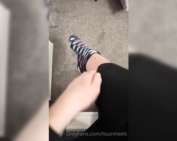 Lou In Heels aka Louinheels OnlyFans - Sweaty work feet reveal Been up since 5am, just this minute taken my socks off, bet theres a few