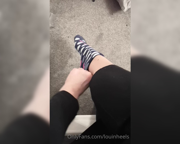 Lou In Heels aka Louinheels OnlyFans - Sweaty work feet reveal Been up since 5am, just this minute taken my socks off, bet theres a few
