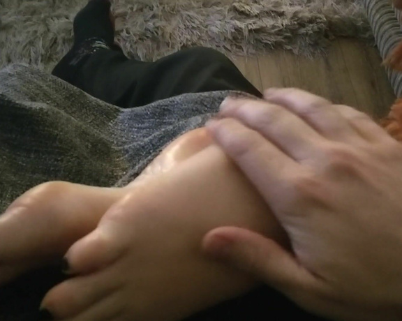 Lou In Heels aka Louinheels OnlyFans - Teasing him through his trousers after a nice oily foot massage