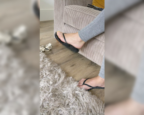 Lou In Heels aka Louinheels OnlyFans - I was walking around in my flips flops all day today who wants to lick my soft soles clean Btw, 7