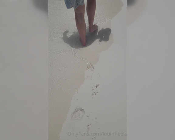 Lou In Heels aka Louinheels OnlyFans - The feeling of sand under my feet is quite frankly one of my favourite things on earthhow many