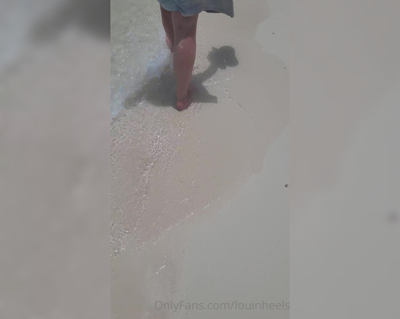 Lou In Heels aka Louinheels OnlyFans - The feeling of sand under my feet is quite frankly one of my favourite things on earthhow many