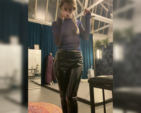 Miss Adah Vonn aka Topdomme OnlyFans - Vid When she struts like this…