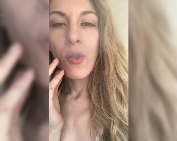 Miss Adah Vonn aka Topdomme OnlyFans - I love this stoner queen shirt you love to watch Me smoke