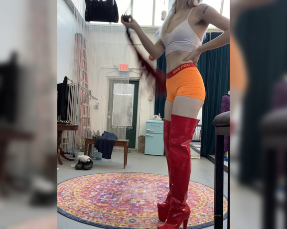 Miss Adah Vonn aka Topdomme OnlyFans - Video I got quite the blister throwing this flogger today—first step to a callus! Usually, I’d use