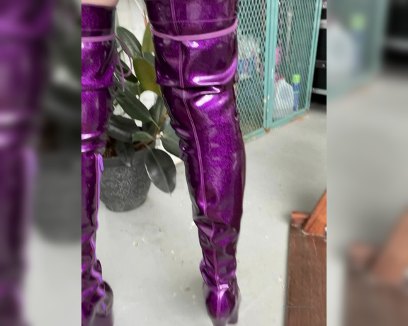 Miss Adah Vonn aka Topdomme OnlyFans - Video butt + boots