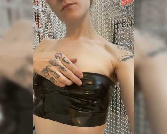 Miss Adah Vonn aka Topdomme OnlyFans - Video New latex top and chain curtain! Love them both