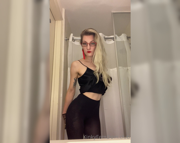 Miss Adah Vonn aka Topdomme OnlyFans - Video Bathroom break while the CFnm tea party rages outside That’s not the tv you hear, it’s like 2