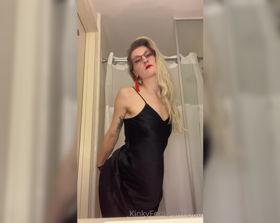 Miss Adah Vonn aka Topdomme OnlyFans - Video Bathroom break while the CFnm tea party rages outside That’s not the tv you hear, it’s like 2