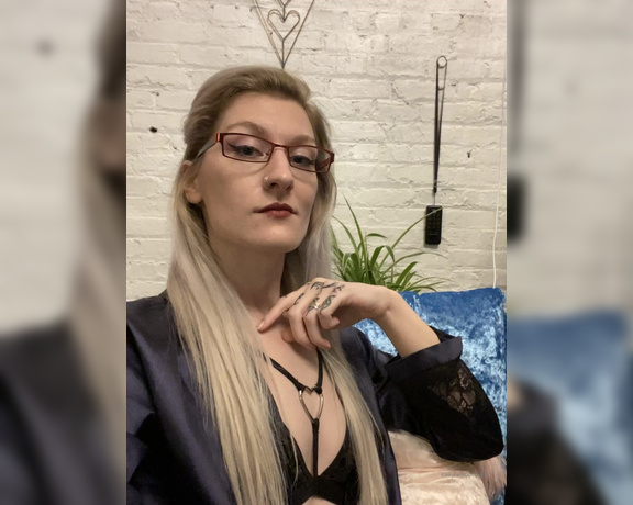 Miss Adah Vonn aka Topdomme OnlyFans - Videos Feeling sexy you know I love my shiny 1