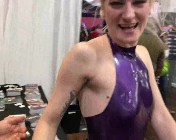 Miss Adah Vonn aka Topdomme OnlyFans - FULL CLIP  250 Enjoy a little BTS action from the Brooklyn Sex Expo in September of 2019 ~