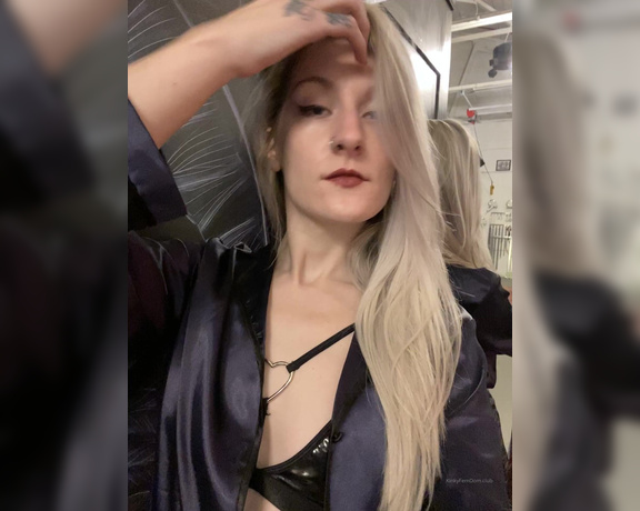 Miss Adah Vonn aka Topdomme OnlyFans - Videos Feeling sexy you know I love my shiny 2