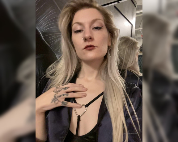 Miss Adah Vonn aka Topdomme OnlyFans - Videos Feeling sexy you know I love my shiny 2