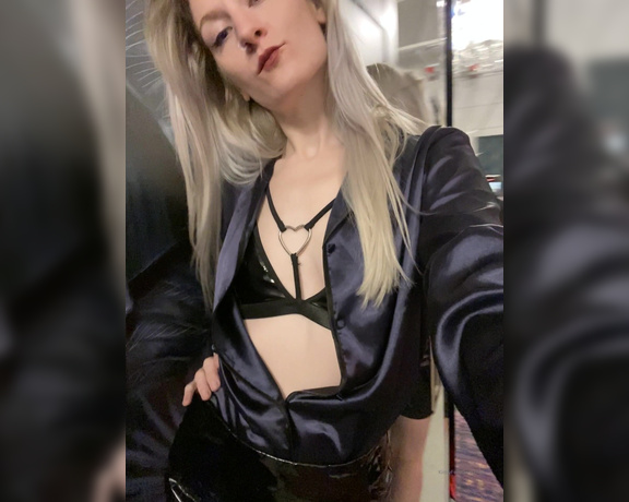 Miss Adah Vonn aka Topdomme OnlyFans - Videos Feeling sexy you know I love my shiny 2