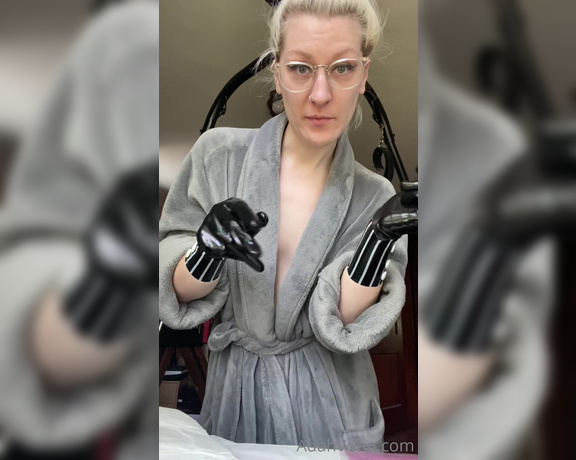 Miss Adah Vonn aka Topdomme OnlyFans - VID Have I shown you my new latex gloves