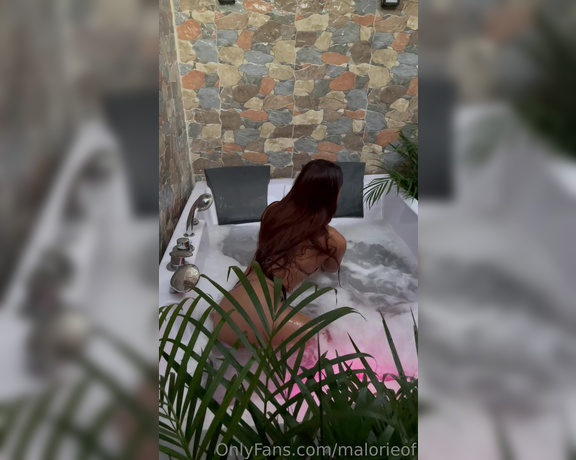 Malorie Queen aka malorieof - 08-10-2023 OnlyFans Video - Te quieres bañar conmigo