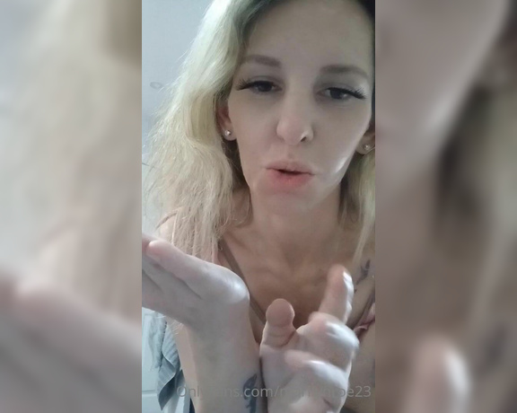 Marilyn Roe aka Marilynroe23 OnlyFans - Eat your cummies Sunday funday fun