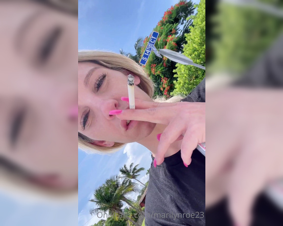 Marilyn Roe aka Marilynroe23 OnlyFans - Smoke session