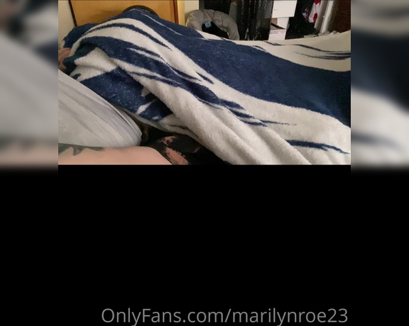 Marilyn Roe aka Marilynroe23 OnlyFans - A very merry Christmas fart comp