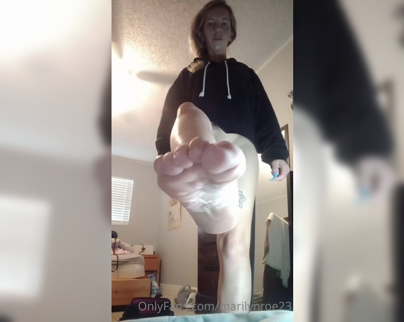 Marilyn Roe aka Marilynroe23 OnlyFans - I want a wallet drain for my findoms otherwise here is a foot masturbation spit fetish vid 2
