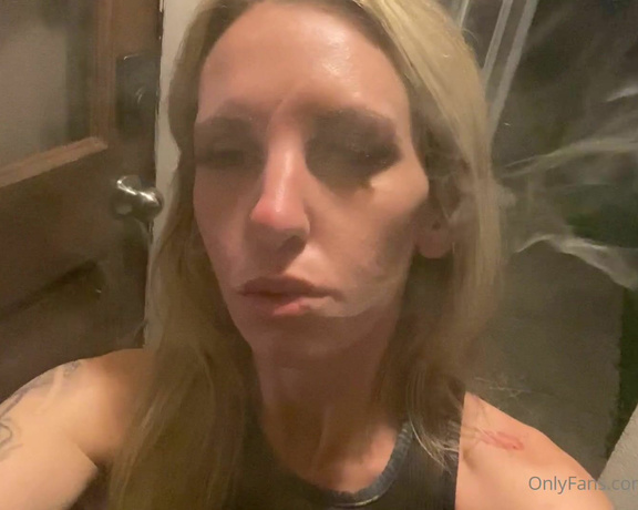 Marilyn Roe aka Marilynroe23 OnlyFans - Smoking from last night  please ignore the ugliness I had no makeup on and was breaking out but