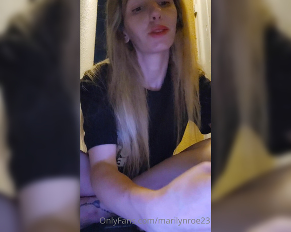 Marilyn Roe aka Marilynroe23 OnlyFans - Im not sure if anyone on here is really even into smoking still but Im posting it anyway and my 2