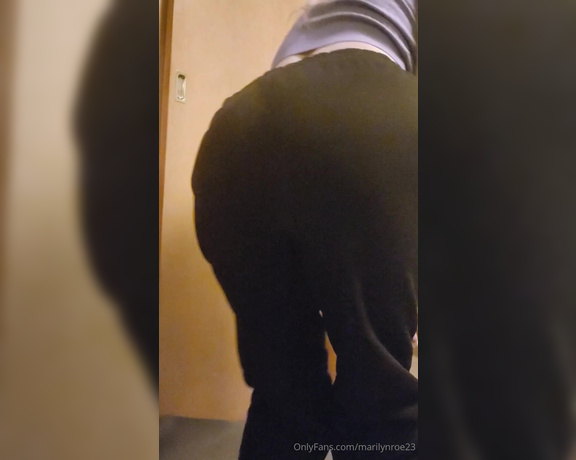 Marilyn Roe aka Marilynroe23 OnlyFans - Hooked to my sweatpant farts posting a humiliation vid later