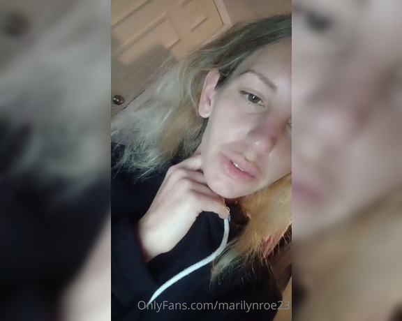 Marilyn Roe aka Marilynroe23 OnlyFans - I want a wallet drain for my findoms otherwise here is a foot masturbation spit fetish vid 1