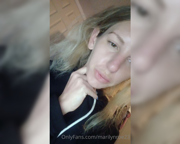 Marilyn Roe aka Marilynroe23 OnlyFans - I want a wallet drain for my findoms otherwise here is a foot masturbation spit fetish vid 1