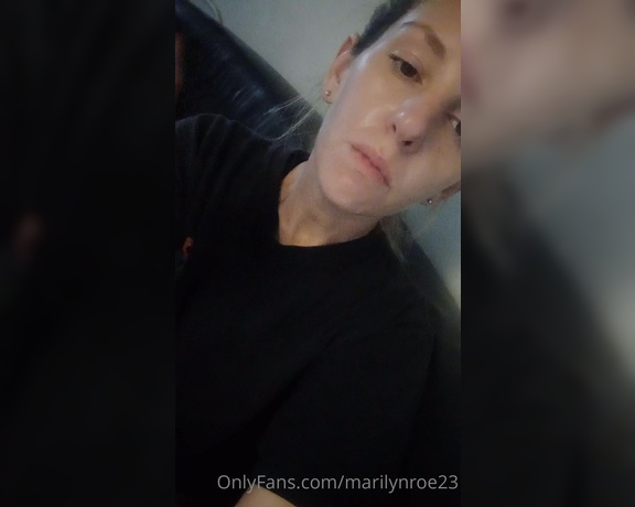 Marilyn Roe aka Marilynroe23 OnlyFans - Smoking