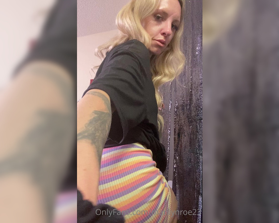 Marilyn Roe aka Marilynroe23 OnlyFans - Farting in a new cute pose Do you like