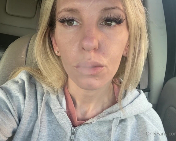 Marilyn Roe aka Marilynroe23 OnlyFans - Smoking in my car