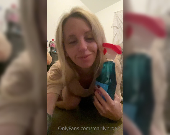 Marilyn Roe aka Marilynroe23 OnlyFans - Farts and cleaning