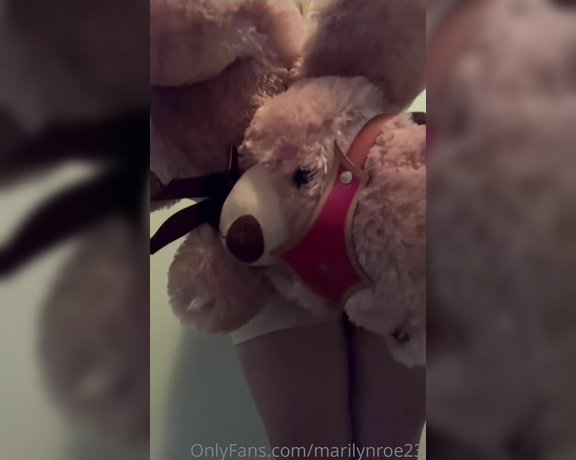 Marilyn Roe aka Marilynroe23 OnlyFans - Farting on my teddy