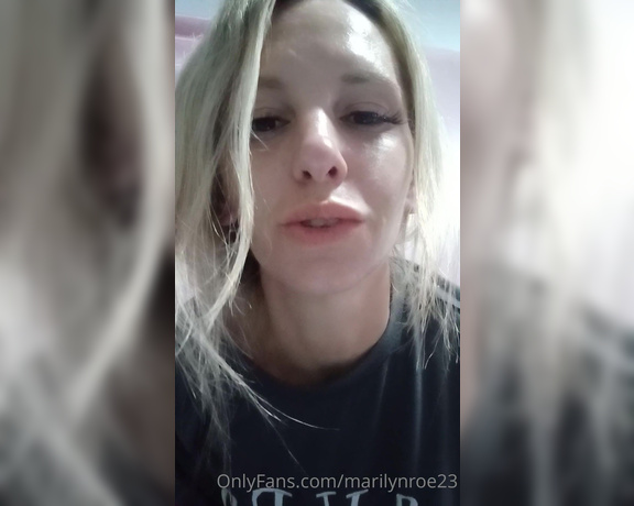 Marilyn Roe aka Marilynroe23 OnlyFans - Reminding you of your pathetic size