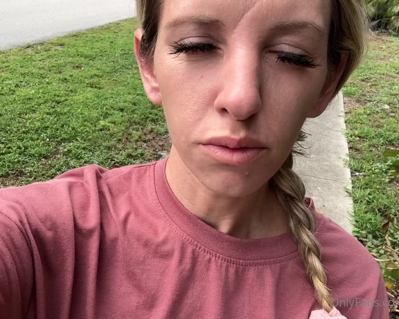 Marilyn Roe aka Marilynroe23 OnlyFans - Smoking from the other day come get a custom smoke clip !