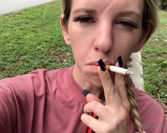 Marilyn Roe aka Marilynroe23 OnlyFans - Smoking from the other day come get a custom smoke clip !