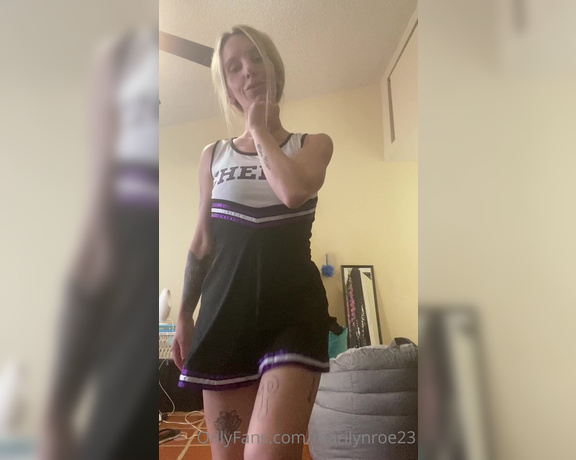 Marilyn Roe aka Marilynroe23 OnlyFans - Cheerleader makes you smell her dirty socks as she spreads some farts