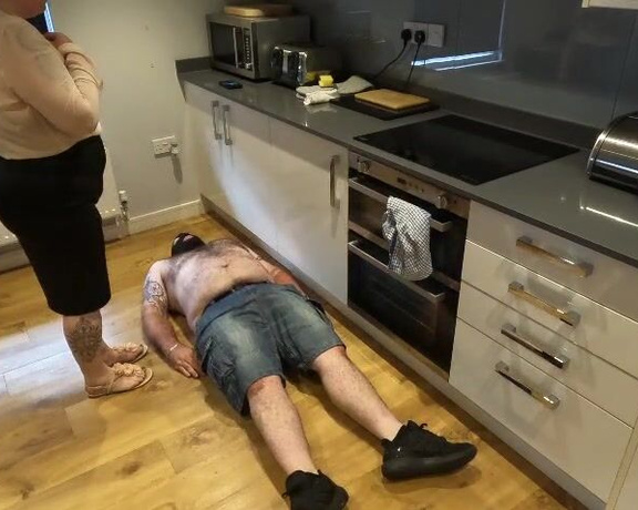 Mistress cherri - Ballbusting, Trampling And Foot Worship In A Sexy Outfit And Pretty Summer Sandals