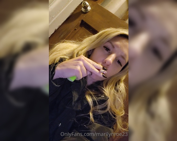 Marilyn Roe aka Marilynroe23 OnlyFans - Smoking videos