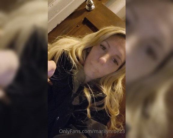 Marilyn Roe aka Marilynroe23 OnlyFans - Smoking videos