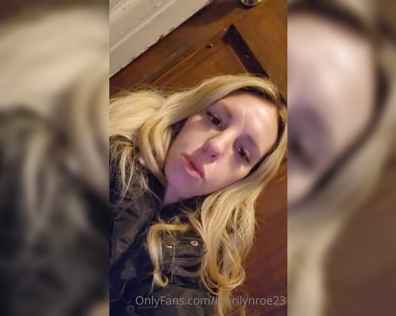 Marilyn Roe aka Marilynroe23 OnlyFans - Smoking videos