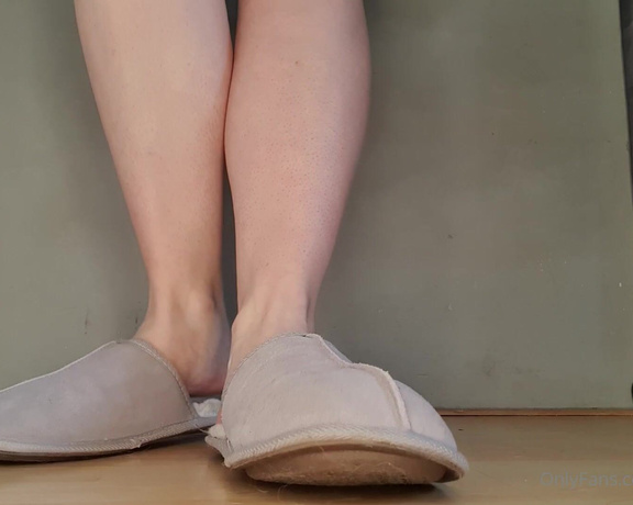 Miss Roxy xx aka Roxysfeetxx OnlyFans - Standing slipper play with really sweaty feet!