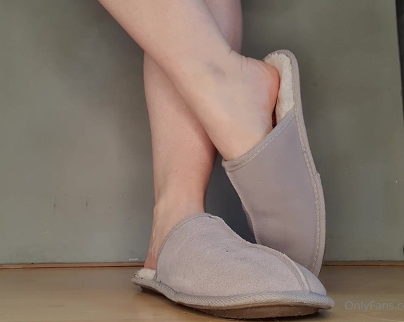 Miss Roxy xx aka Roxysfeetxx OnlyFans - Standing slipper play with really sweaty feet!