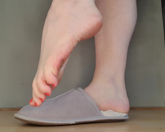 Miss Roxy xx aka Roxysfeetxx OnlyFans - Standing slipper play with really sweaty feet!