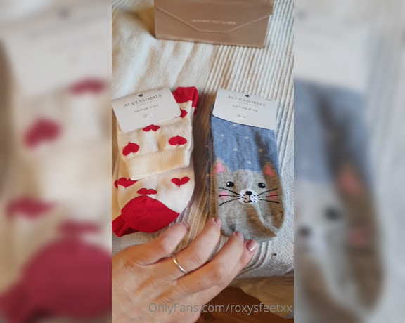 Miss Roxy xx aka Roxysfeetxx OnlyFans - Trying on socks vid