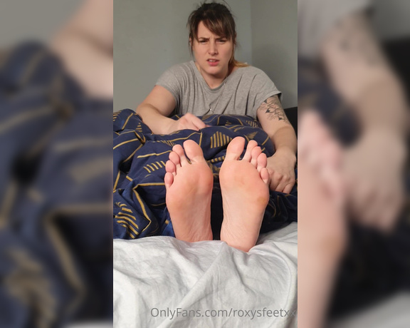 Miss Roxy xx aka Roxysfeetxx OnlyFans - Mommy catches you using her feet and so gives you reluctant JOI