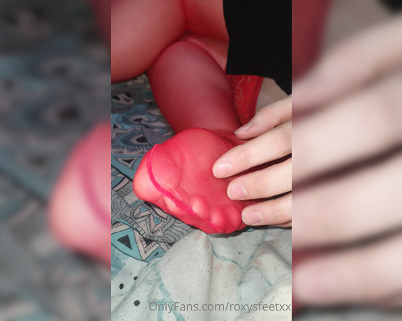 Miss Roxy xx aka Roxysfeetxx OnlyFans - Nylon self tickles 1